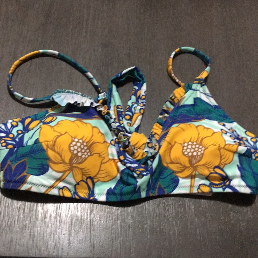 Cupshe flowers bikini top